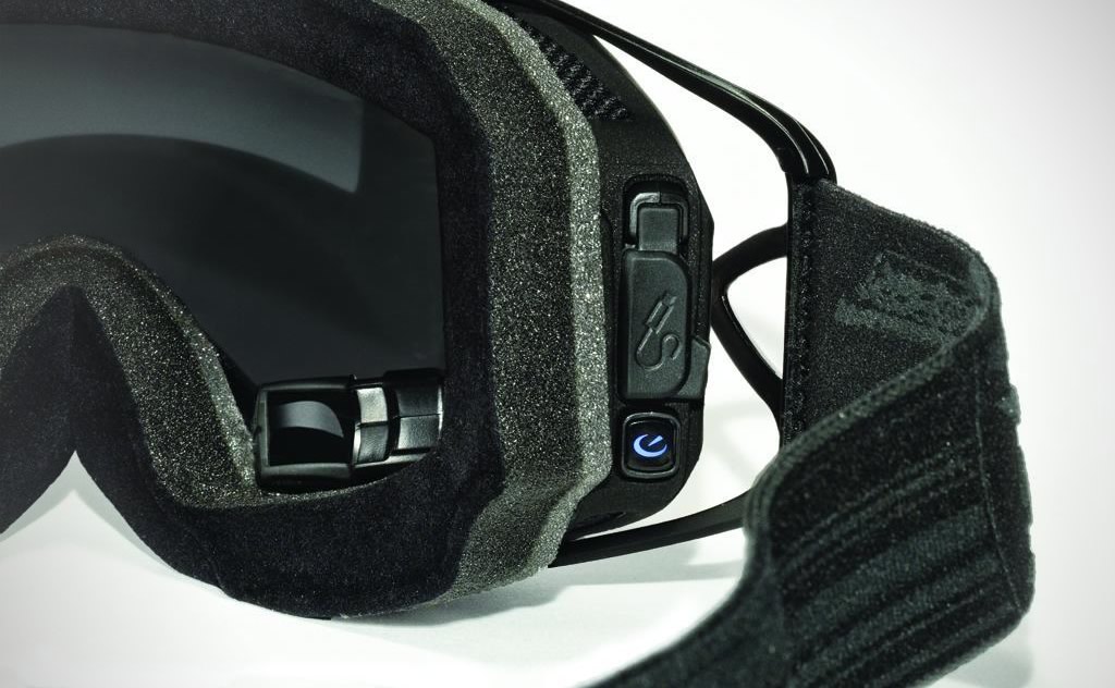 Recon Snow2 HUD in snowboard goggles