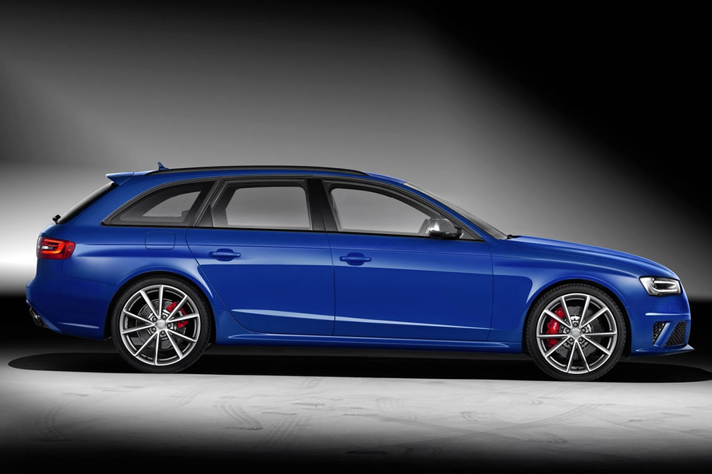 Audi RS4 Avant Nogaro Blue side